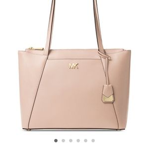 NWOT Michael Kors Maddie Medium